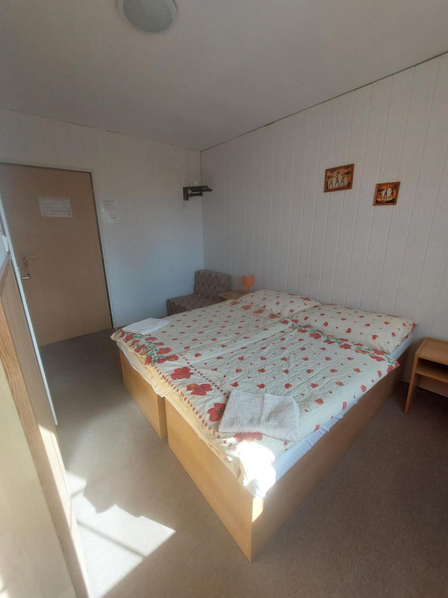 Monte Lope Hotel Bystrice pod Lopenikem Buitenkant foto